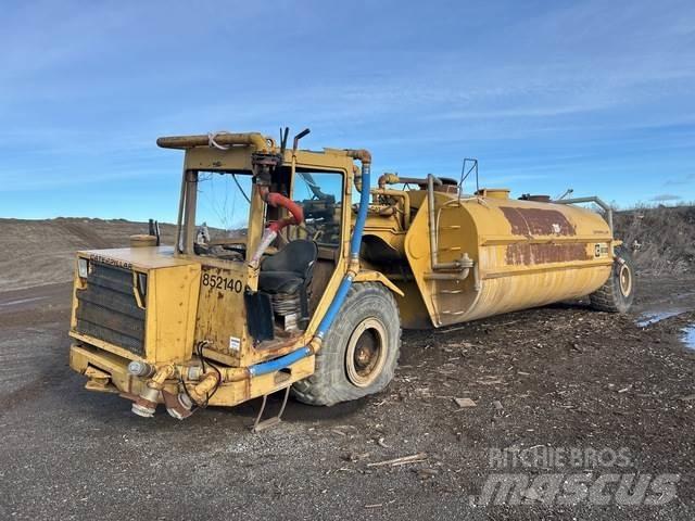 CAT 613B Camion citerne à eau