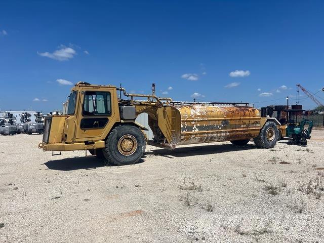 CAT 613C Camion citerne à eau
