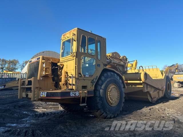 CAT 621B Scraper