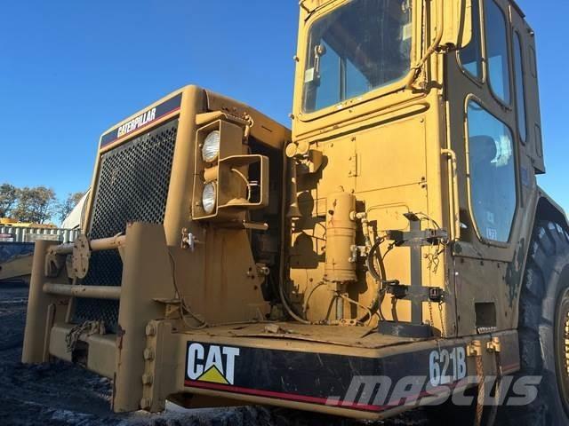 CAT 621B Scraper