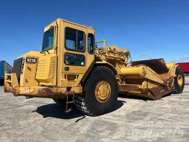 CAT 621G Scraper