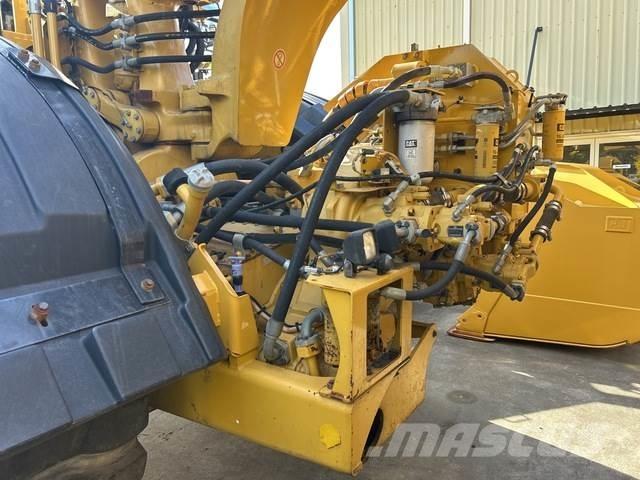 CAT 623k Scraper