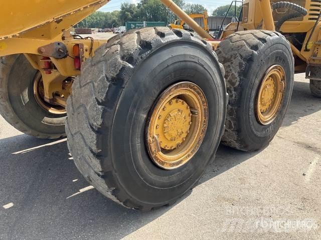 CAT 725 Tombereau articulé
