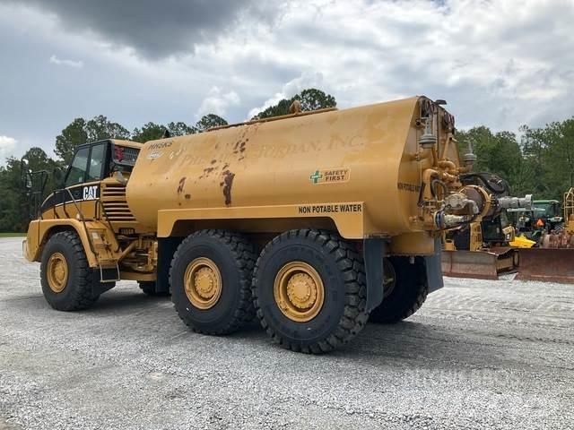 CAT 725 Camion citerne à eau