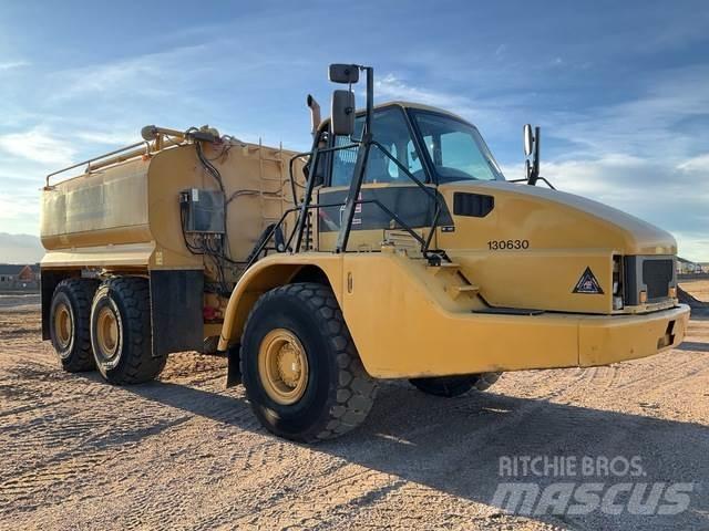 CAT 735 Camion citerne à eau