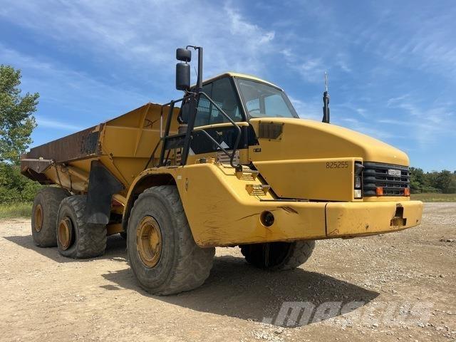 CAT 740 Tombereau articulé