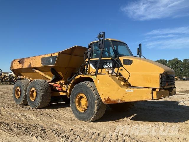 CAT 740 Tombereau articulé