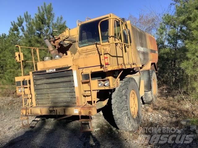 CAT 769C Camion citerne à eau