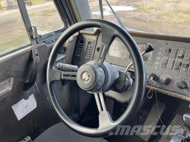 CAT 775D Tombereau articulé