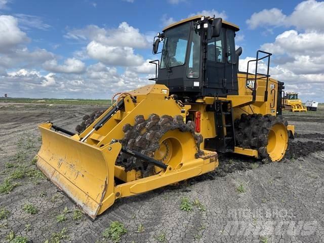 CAT 815 Compacteur de sol
