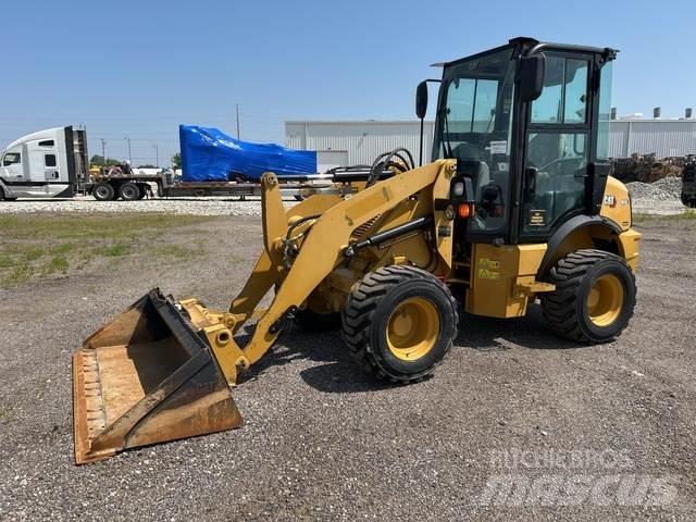 CAT 903D Chargeuse sur pneus