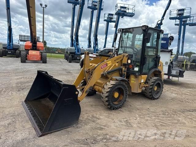CAT 903D Chargeuse sur pneus