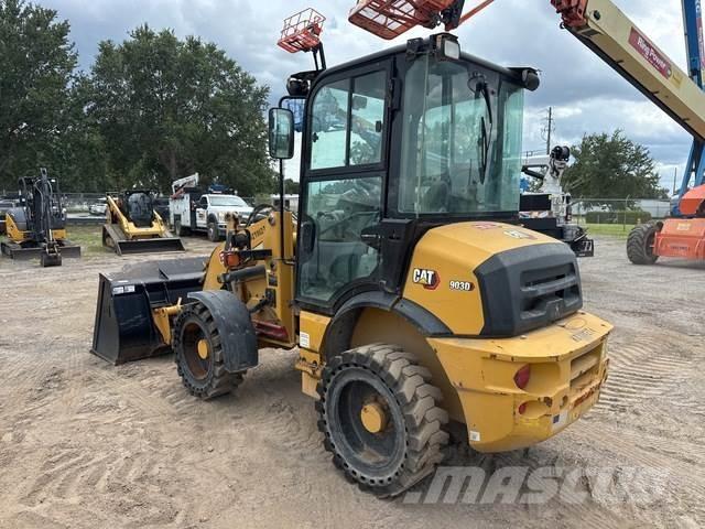 CAT 903D Chargeuse sur pneus