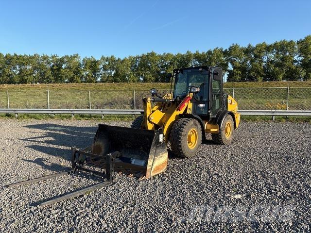 CAT 906 Chargeuse sur pneus