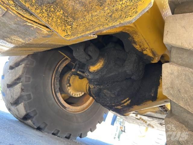 CAT 988G Chargeuse sur pneus