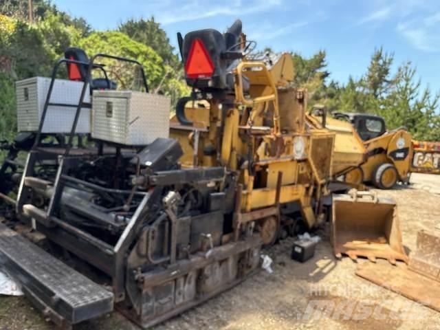 CAT AP-1055B Finisseur