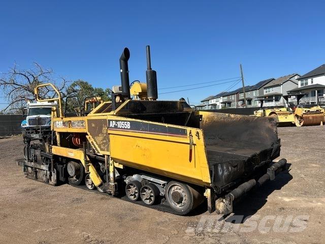 CAT AP-1055B Finisseur