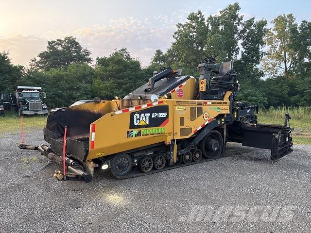 CAT AP1055F Finisseur