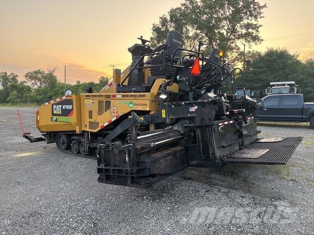 CAT AP1055F Finisseur