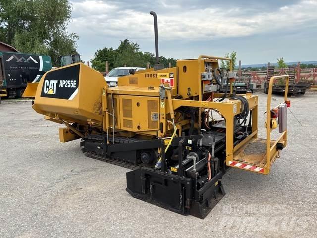 CAT AP255E Finisseur