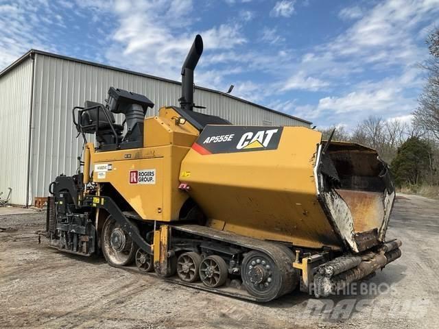 CAT AP555E Finisseur