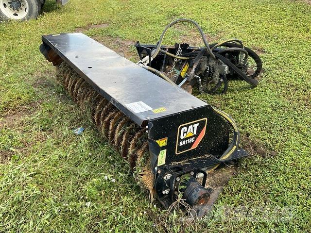 CAT BA118C Balayeuse / Autolaveuse