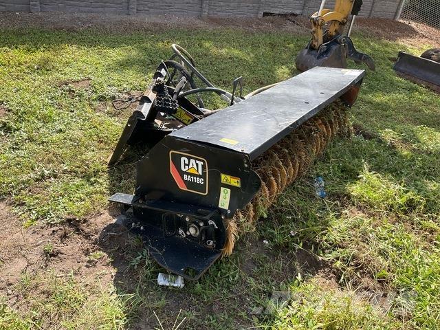 CAT BA118C Balayeuse / Autolaveuse