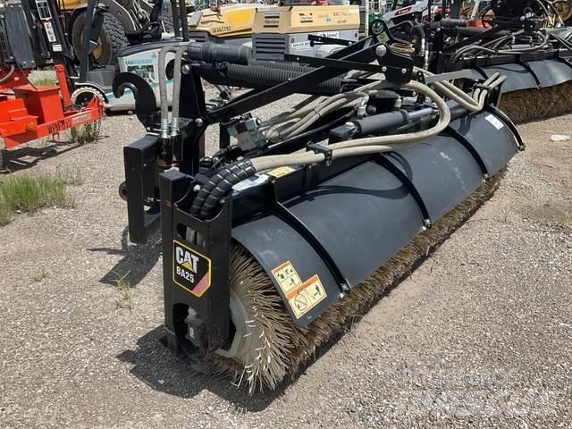 CAT BA25 Balayeuse / Autolaveuse