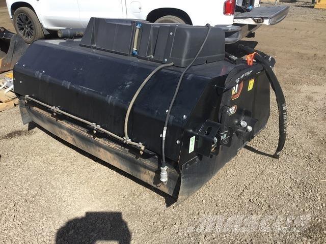 CAT BU118 Balayeuse / Autolaveuse