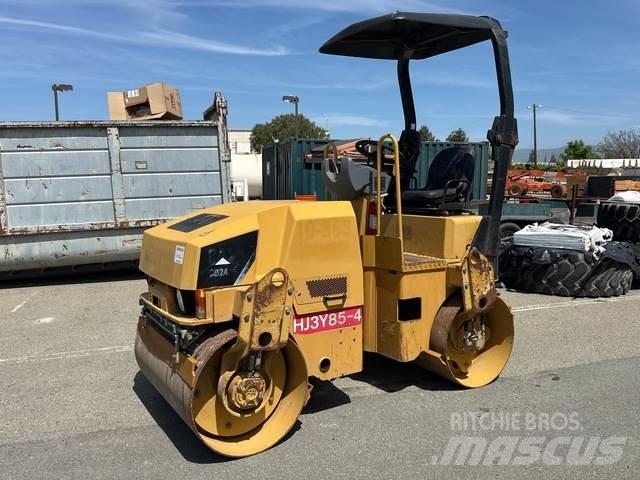 CAT CB24 Rouleaux tandem