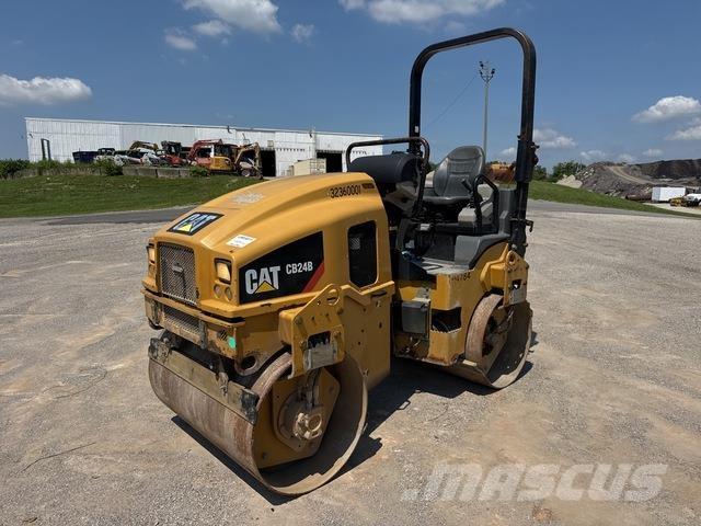 CAT CB24B Rouleaux tandem