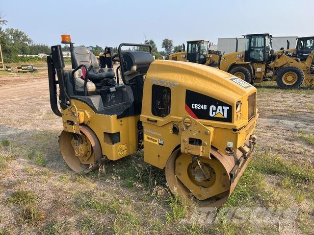 CAT CB24B Rouleaux tandem