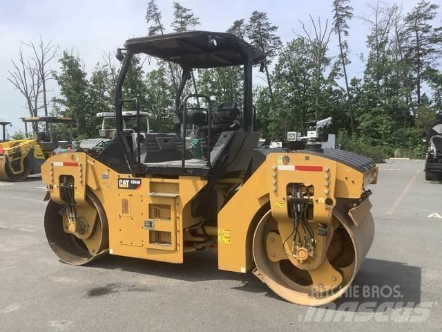 CAT CB44B Rouleaux tandem