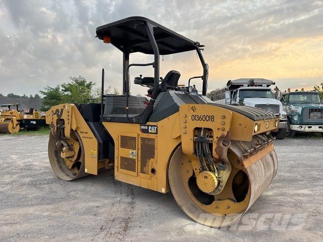CAT CB54B Rouleaux tandem