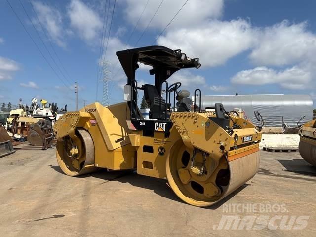 CAT CB64 Rouleaux tandem