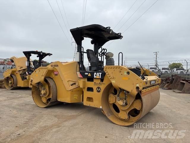 CAT CB64 Rouleaux tandem
