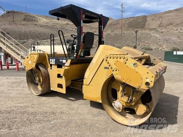 CAT CB64 Rouleaux tandem