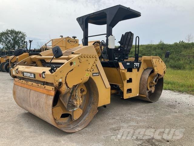 CAT CB64 Rouleaux tandem