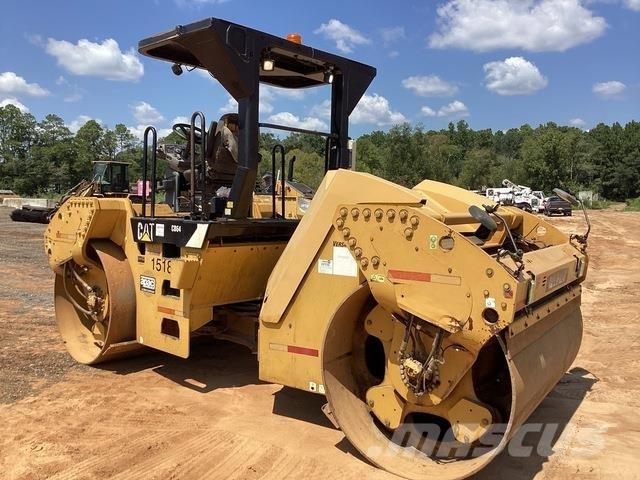 CAT CB64 Rouleaux tandem