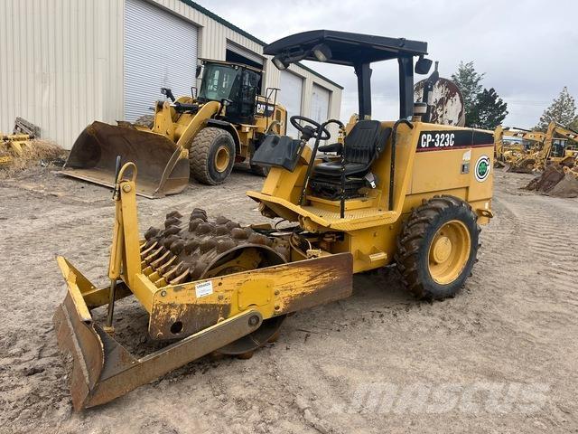 CAT CP-323C Rouleaux monocylindre