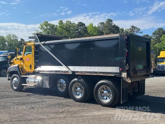 CAT CT660S Camion benne
