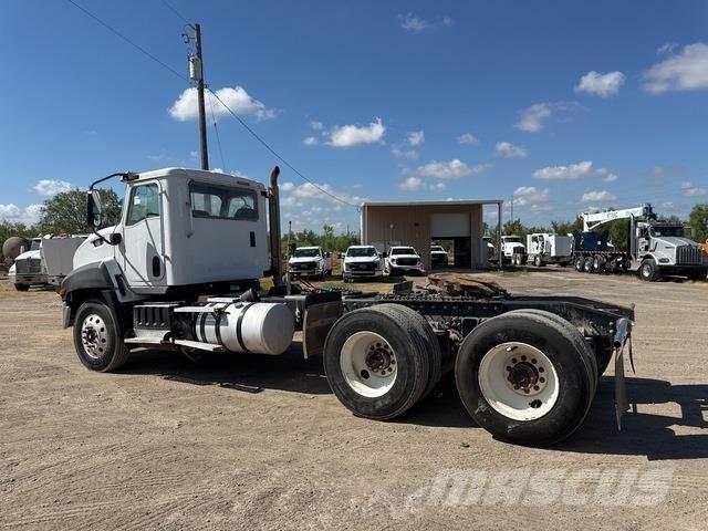 CAT CT660S Tracteur routier