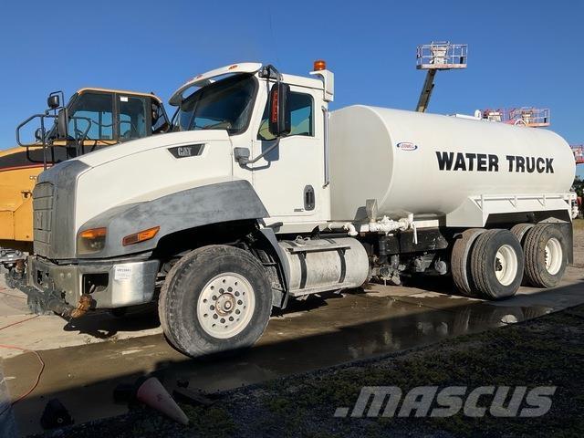 CAT CT660S Camion citerne à eau