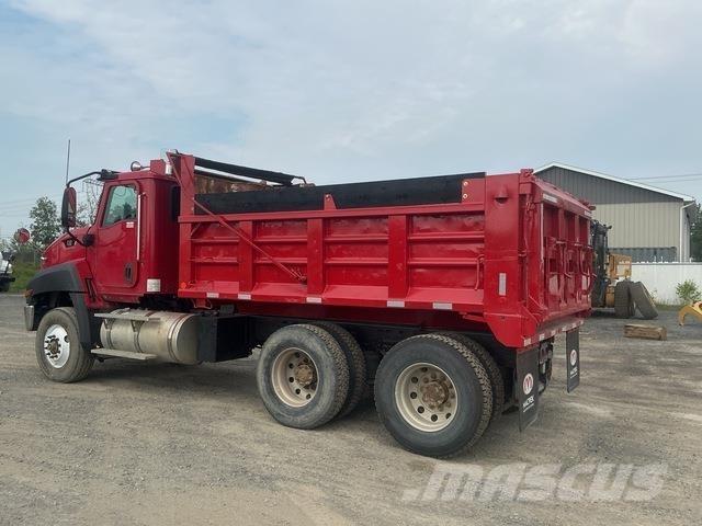 CAT CT660S Camion benne