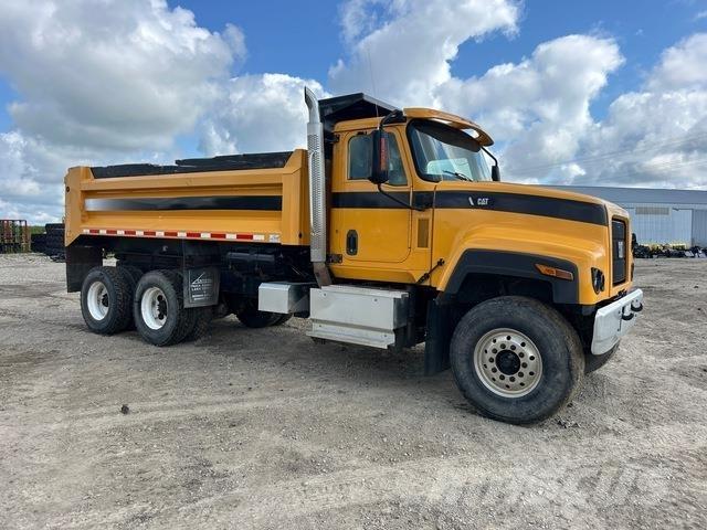 CAT CT681SG Camion benne