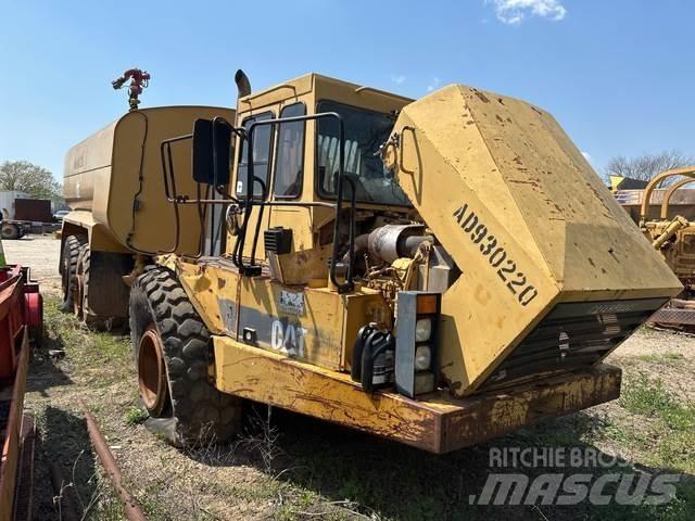 CAT D300D Camion citerne à eau