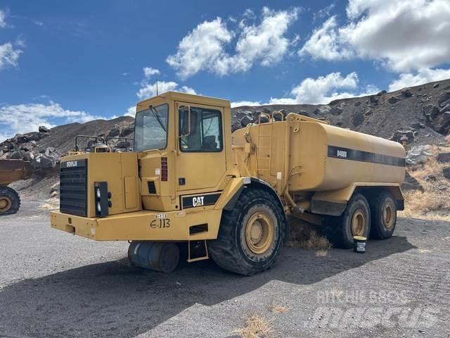 CAT D400D Camion citerne à eau