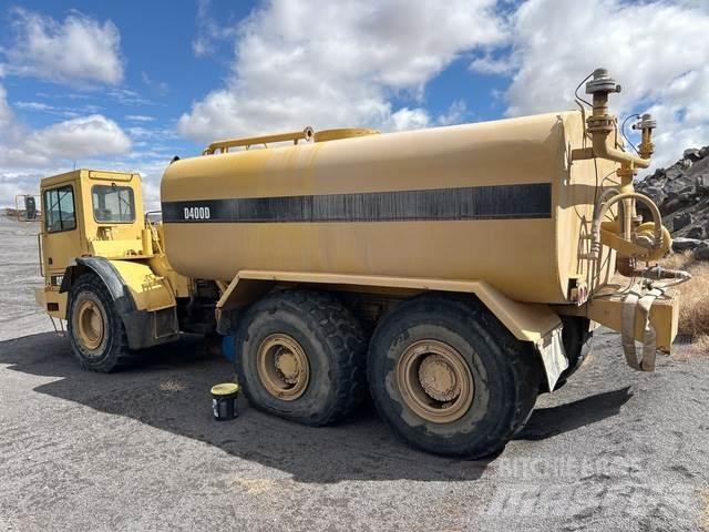 CAT D400D Camion citerne à eau