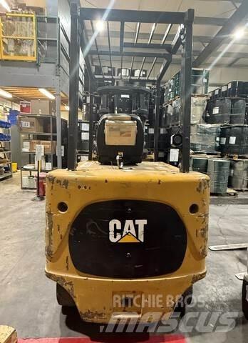 CAT E8000 Chariots élévateurs électriques