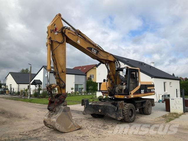CAT M320 Pelle sur pneus
